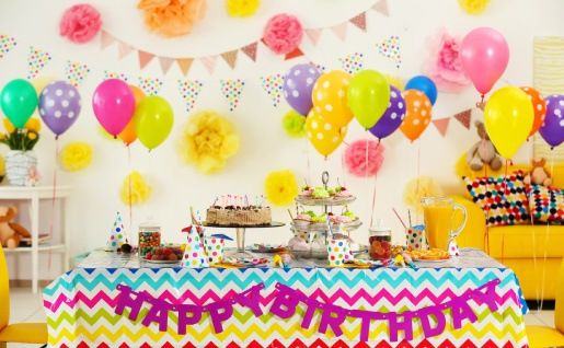 https://www.sweetnfairy.com/11127/decoration-fete-anniversaire-decorer-theme-table-ballons-enfants-adultes.webp