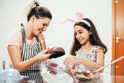 Fabriquer des oeufs en chocolat n'est pas très compliqué.