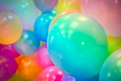 comment réaliser une grappe décoration de ballons organiques en latex