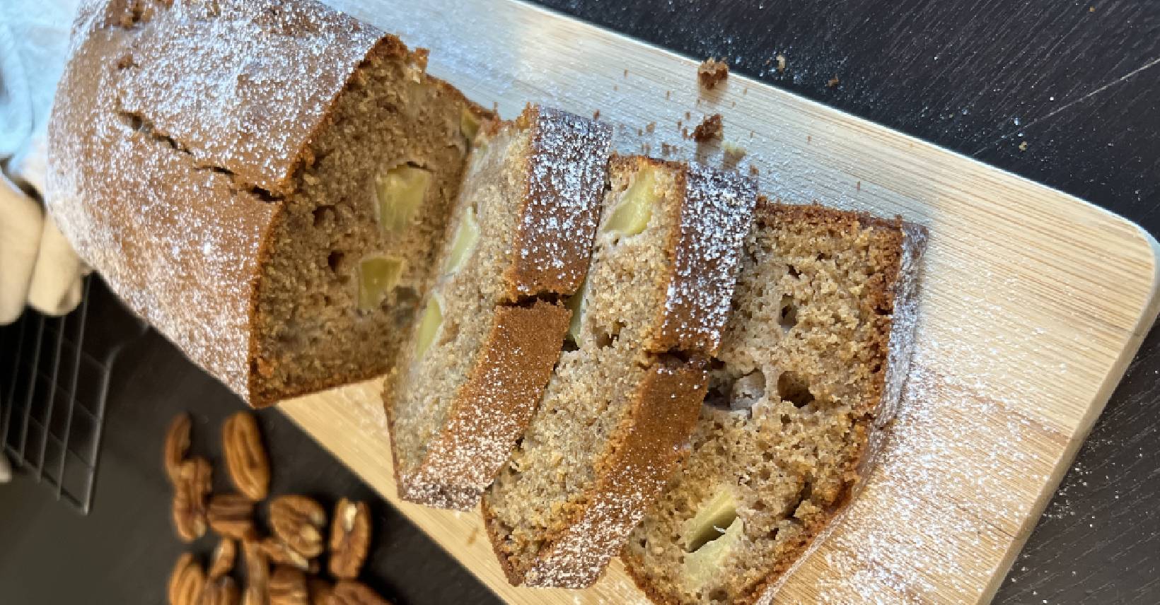 Délicieux cake aux pommes et noix de pécans